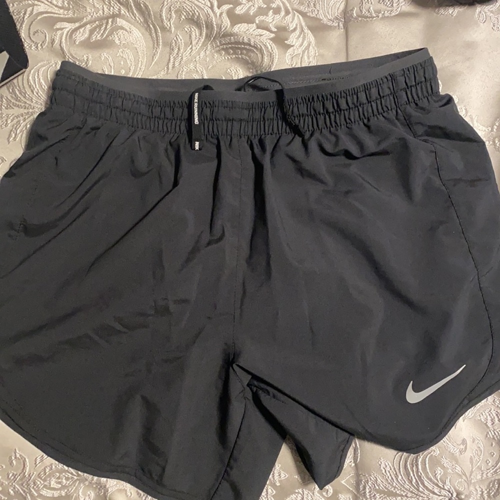 BUNDLE: Nike leggings + running shorts